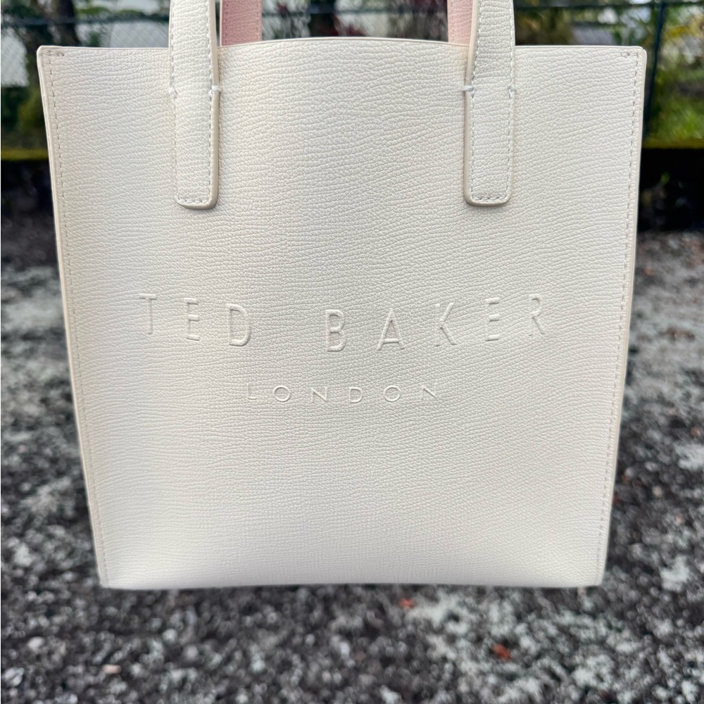 Ted Baker London NWT “The Icon” Tote Bag Ivory/Cream with Coral Interior - Picture 5 of 13